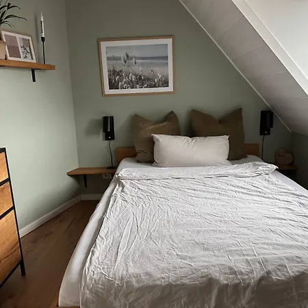 Проживание в семье Stilvolles Gaestezimmer Mit Bad In Mechernich-zentrum