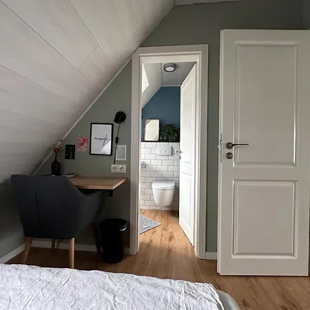 Проживание в семье Stilvolles Gaestezimmer Mit Bad In Mechernich-zentrum